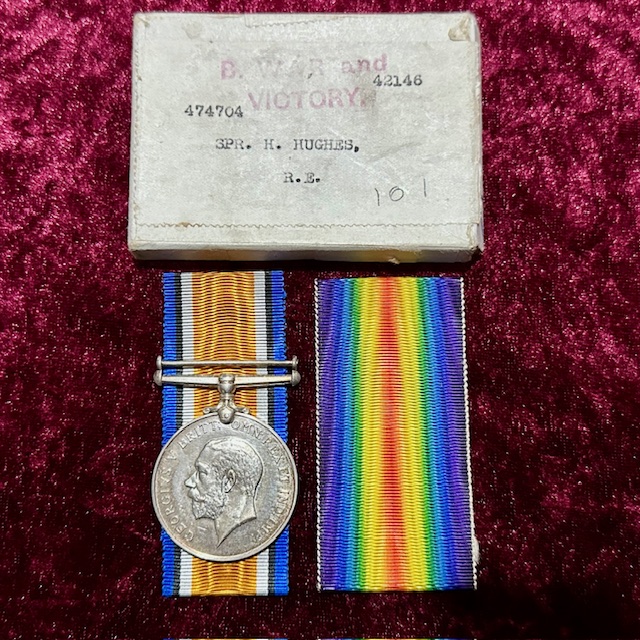 Ref: XXX - WW1 Boxed Medal and Vesta Case.